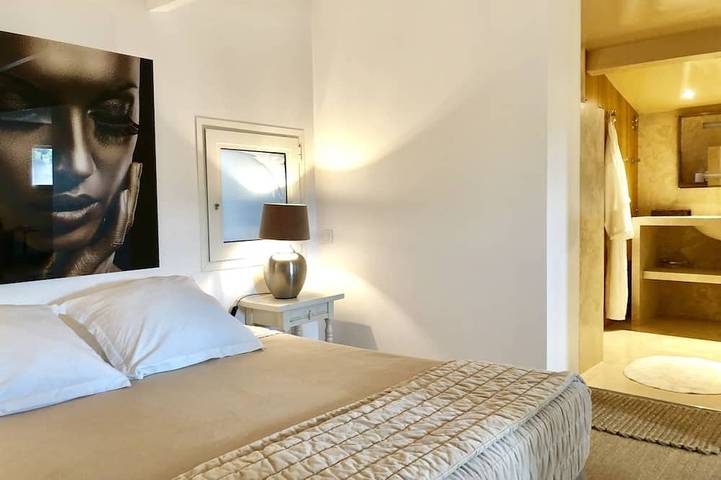 Provencal villa in unique natural and calm setting with beautiful views in Fayence, Draguignan region