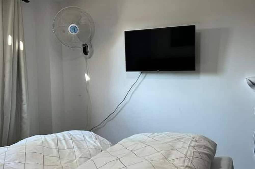 Exquisite Room in Shared Villa w/ Free Parking in Floridsdorf, Wien