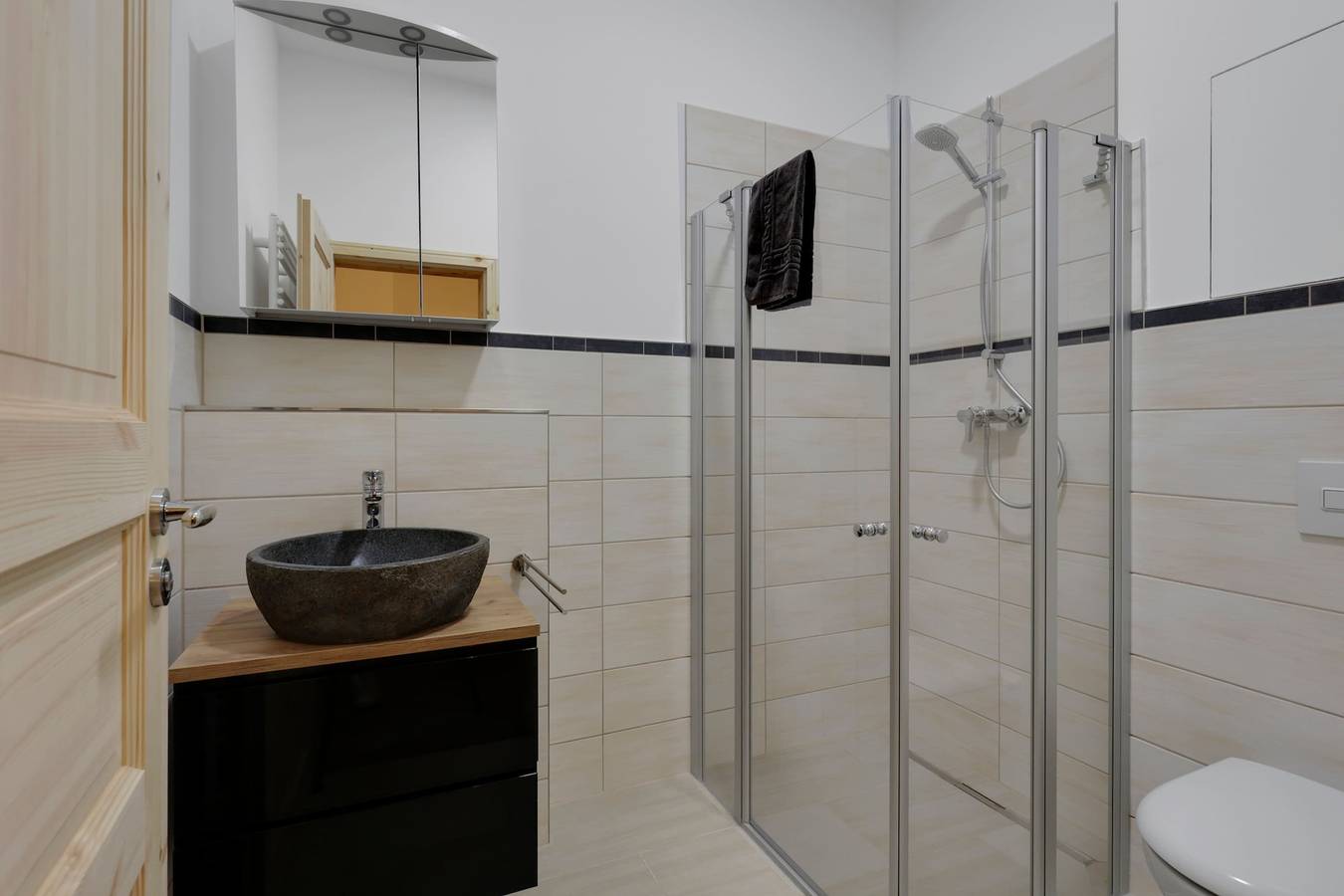 Entire holiday apartment, Oasis Loft | Patio, Parking, Sauna & Bbq in Alt-West, Leipzig