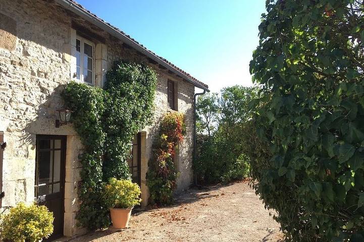 Location de vacances pour 9 personnes, avec Terrasse et Jardin à Messé