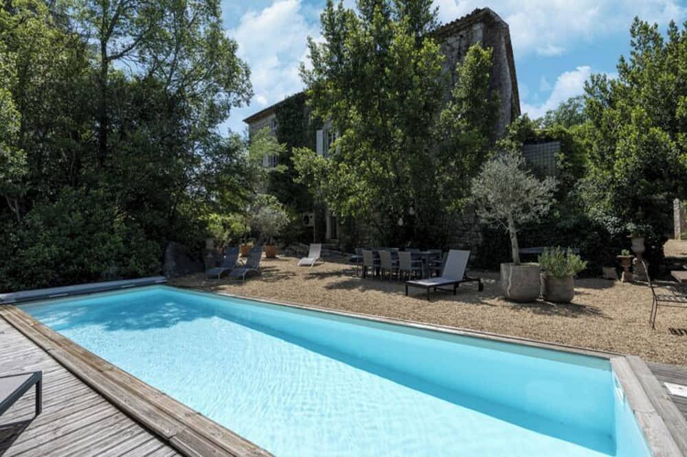 Beautiful former farmhouse with swimming pool in Labeaume, Ardèche