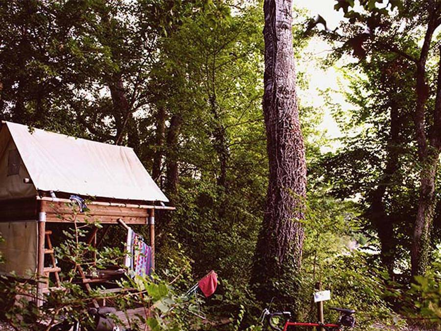Les Chamberts, Camping & Lodges - Hébergement 2 personnes - Cabane Bivouac sur pilotis sous les arbres in Piégros-la-Clastre, Région de Die