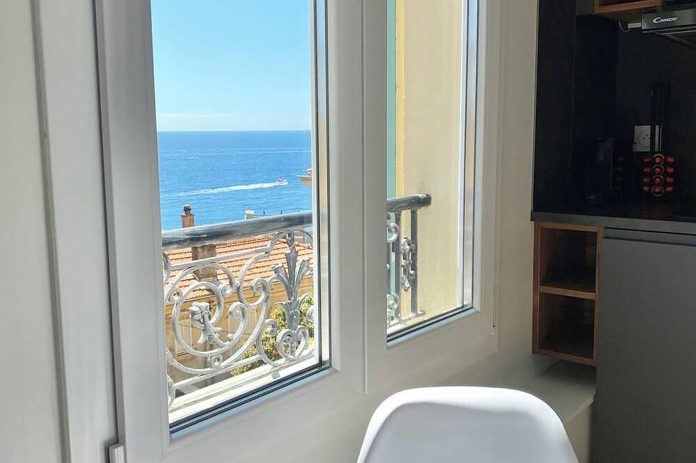 Ganze Wohnung, 🏁 Modern Sea-View Flat – A/C, High-Speed Wi-Fi – 15 min walk from Monaco Gp F1 in Cap-d'Ail, Nizza und Umgebung