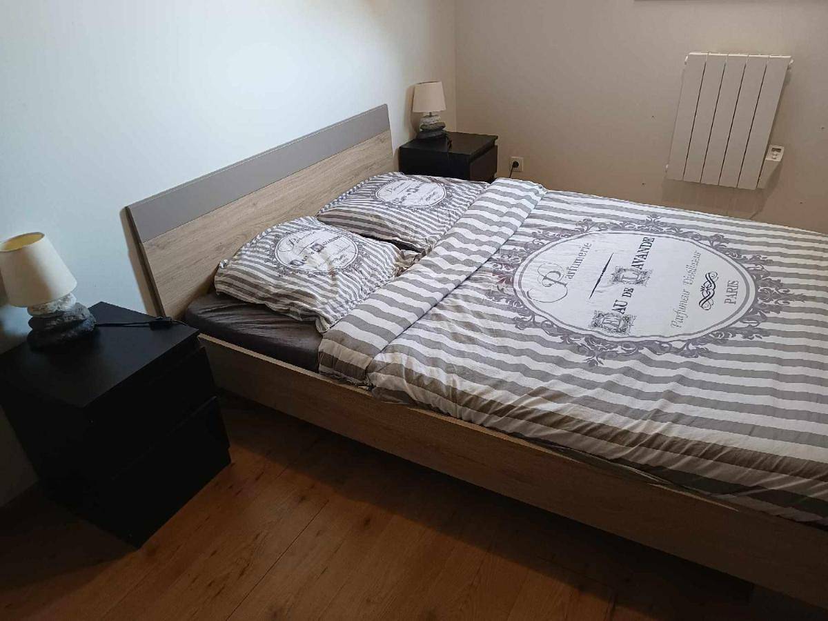 Appartement entier, One-Bedroom Apartment in Mirebeau-sur-Bèze, Région de Dijon