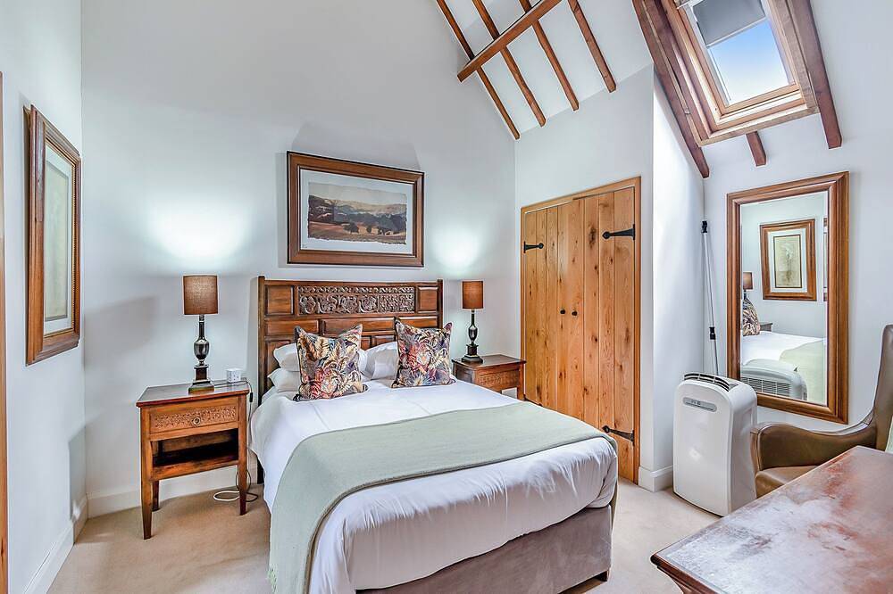2 chambres à coucher à Woking, near Guildford in Woking, Surrey