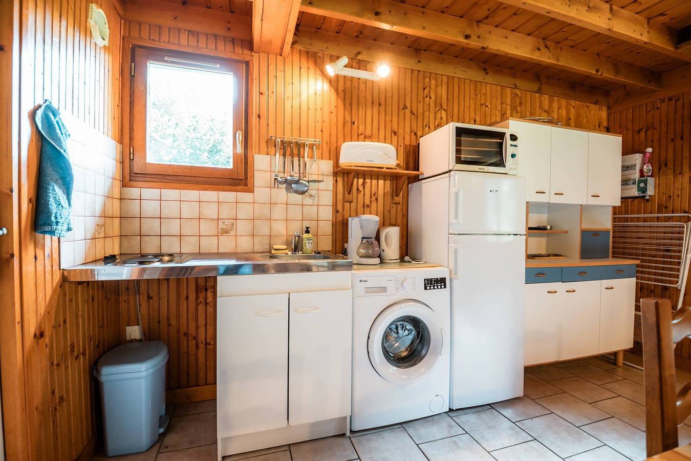 Chalet Béhier für 6 Personen mit Gemeinschaftspool, privater Terrasse und Wlan in Livarot-Pays-d'Auge, Lisieux und Umgebung