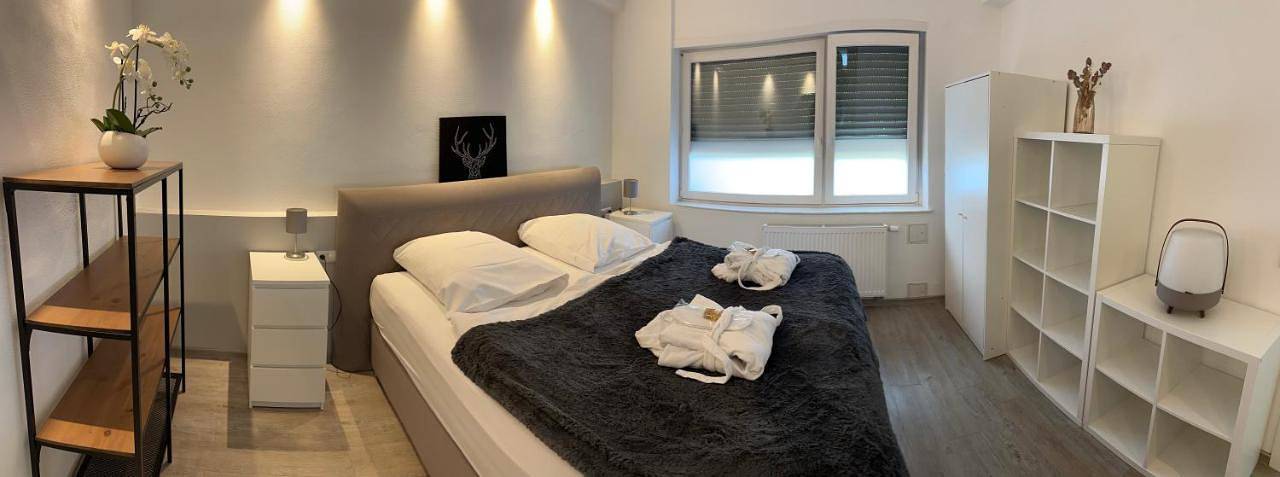 Ganze Wohnung, Ferienwohnung Schlossblick - 4 Sterne Sauna Pool Whirlpool exklusiv in Braunfels, Lahn-Dill-Kreis
