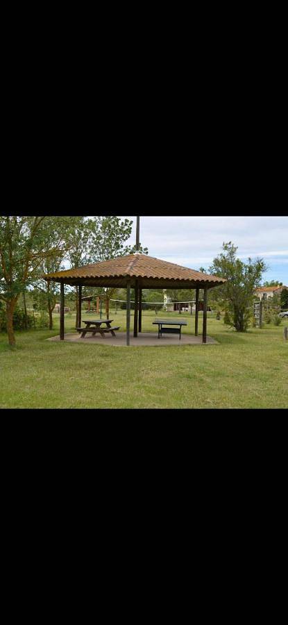 Gîte pour 4 personnes, avec vue ainsi que jardin et piscine, animaux acceptés dans la Tamarissière - 4