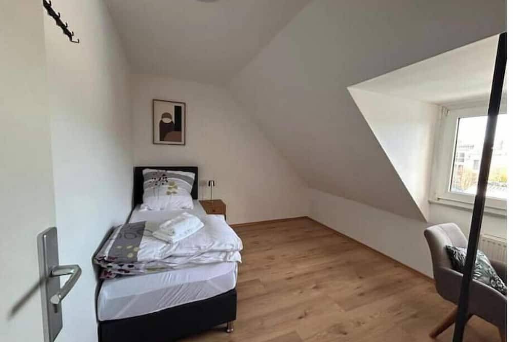Ganze Wohnung, 2-Zi. Dachgeschosswohnung nahe Hbf in Hamm, Ruhrgebiet