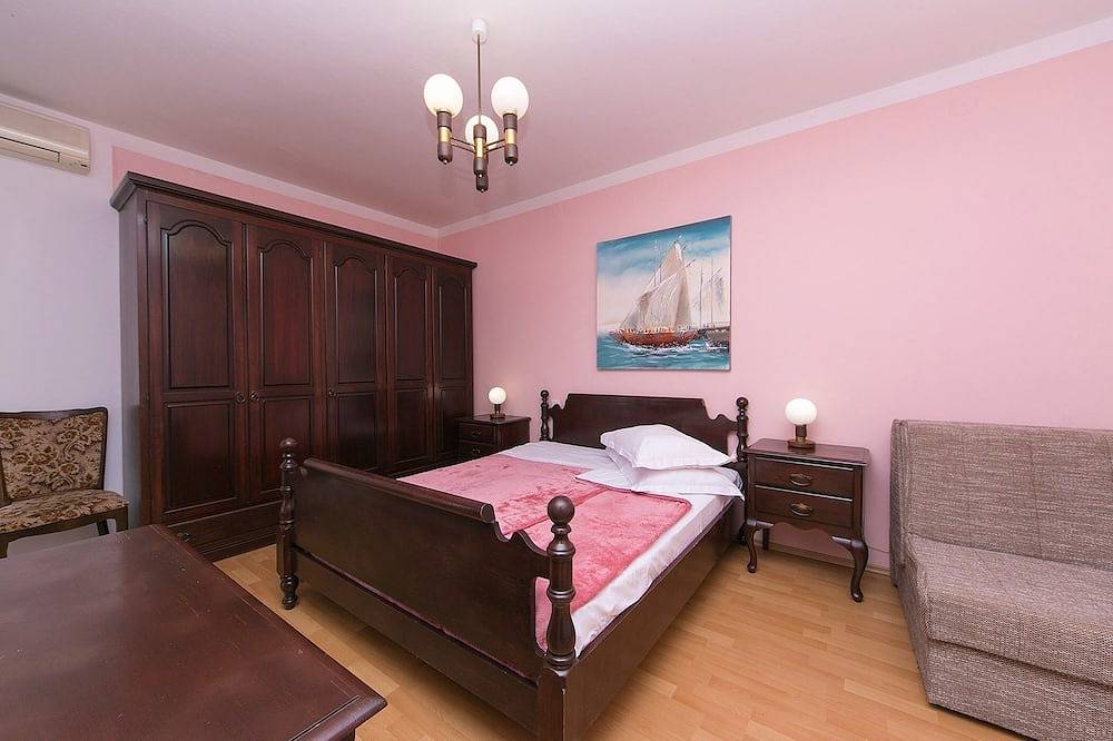 Ganze Wohnung, Studio Appartement mit Balkon und Meerblick Brela, Makarska (As-20778-c) in Brela, Makarska Riviera