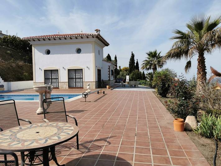 Villa 'Santomera' with Mountain View, Wi-Fi and Air Conditioning in Cómpeta, Costa del Sol