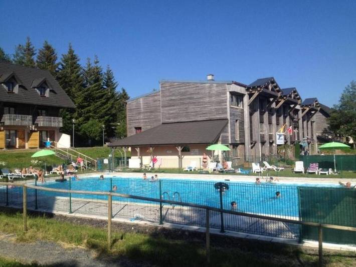 Gîte pour 5 personnes, avec sauna et terrasse ainsi que piscine et vue, animaux acceptés dans Lac Pavin - 3