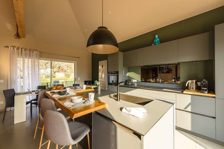 Location de vacances pour 6 personnes, avec vue sur le lac ainsi que piscine et jardin, animaux acceptés à Saint-Jorioz - 3