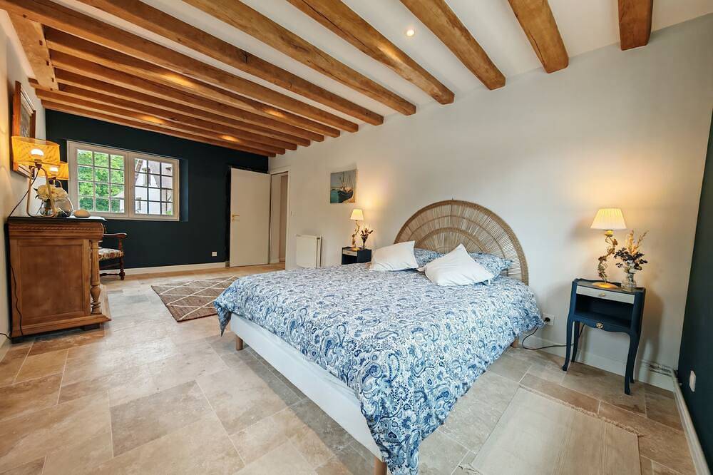 An authentic, modern farmhouse in the heart of Sologne in Saint-Viâtre, Sologne