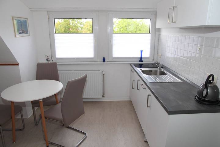 Ganze Wohnung, Gemütliche 40qm Ferienwohnung für 2 Personen mit Garten in bester Lage in Greetsiel, Krummhörn