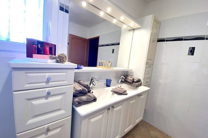 Location de vacances pour 8 personnes, avec jardin à Bastelicaccia - 4