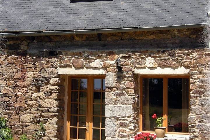 Gîte pour 2 personnes, avec jardin et terrasse à Pommerit-Jaudy