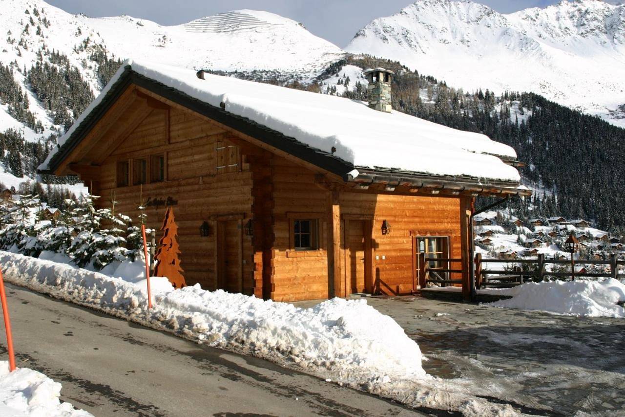 Double Room with Private External Bathroom in Bagnes, Alpes valaisannes