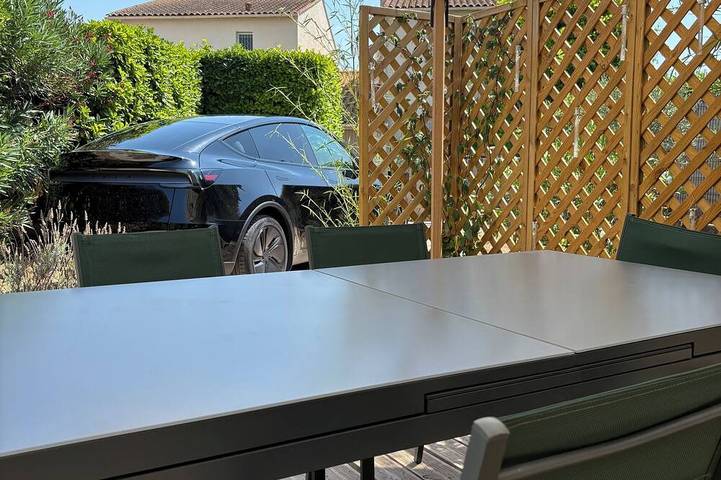Villa with a beautiful garden (air conditioning with heating and cooling functions + parking spaces for cars + bike shed) in Les Milles, Aix-en-Provence