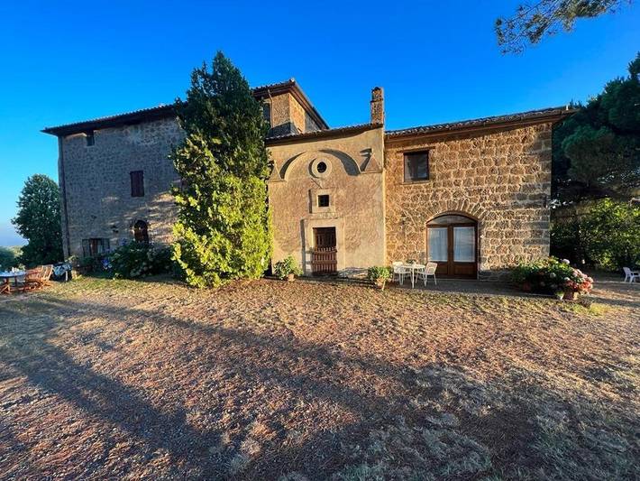 Ferienhaus für 8 Personen, mit Terrasse und Garten sowie Pool und Ausblick in Lubriano