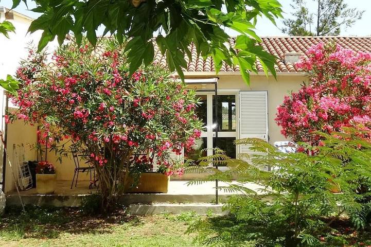 Location de vacances pour 3 personnes, avec Terrasse et Jardin dans Casamozza