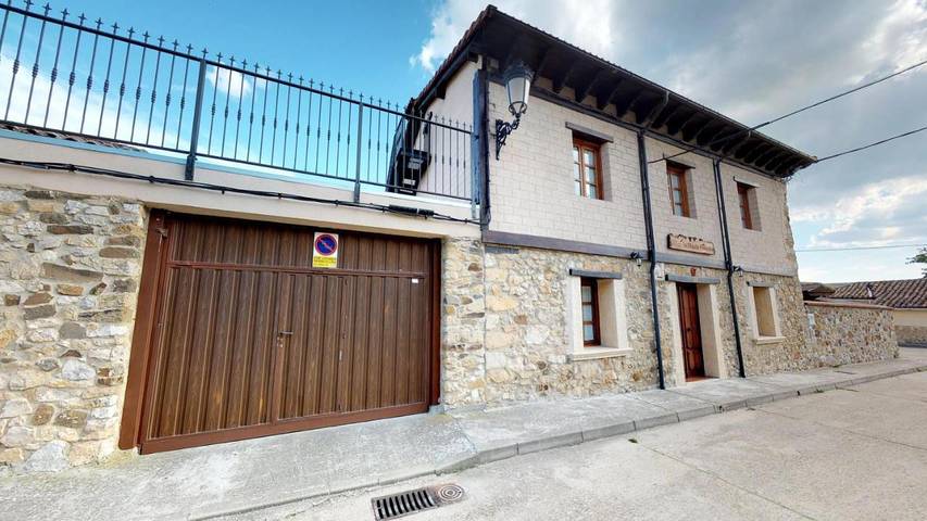 Casa rural para 10 personas, con Terraza además de Jardín y Vistas en Santibáñez de la Peña