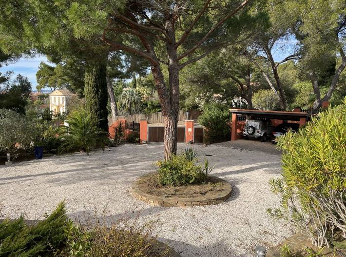 Villa pour 8 personnes, avec terrasse ainsi que jardin et piscine, animaux acceptés à La Londe-les-Maures - 4