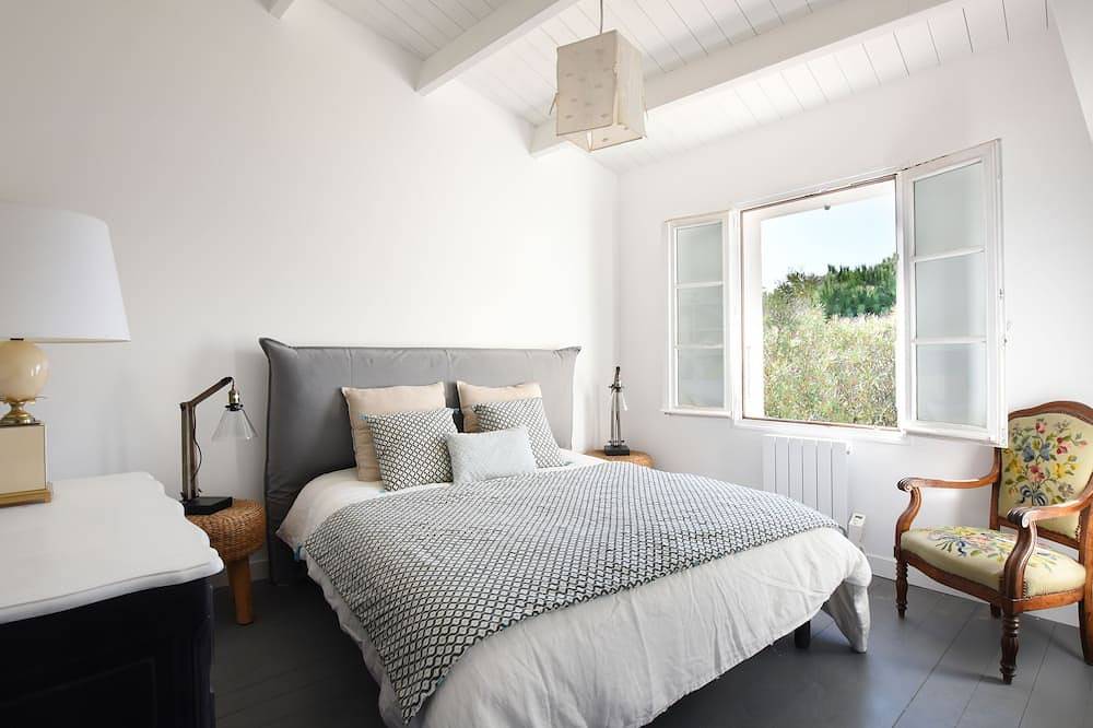 La Maison Rose, La Couarde sur mer, rénovée, en plein coeur de l île de ré ! in La Couarde-sur-Mer, Ile de Re