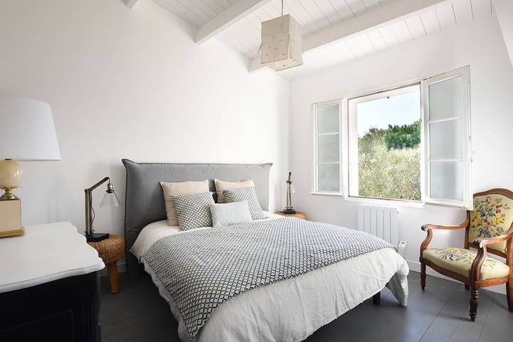Maison Rose, La Couarde s/ mer, rénovée, en plein coeur de l île de ré ! in La Couarde-sur-Mer, Ile de Re