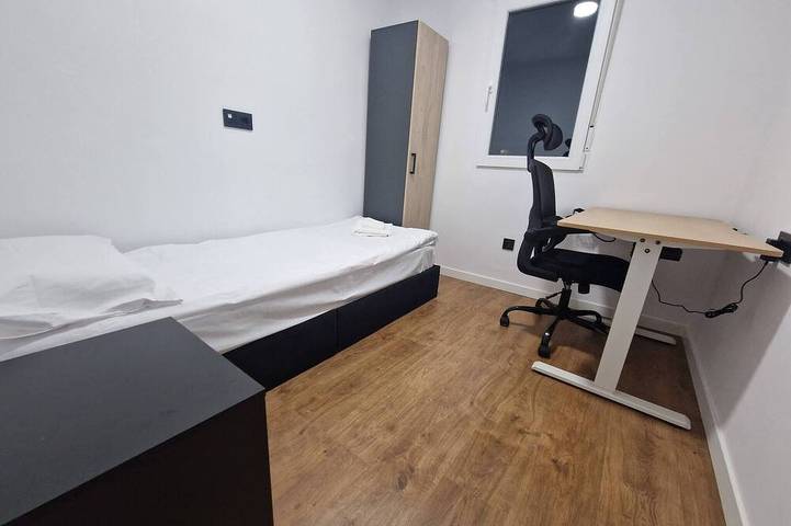 Entire apartment, Spacious 3 Bedroom Apartment with Balcony and Ac in Castellón in Castellón de la Plana, Costa del Azahar