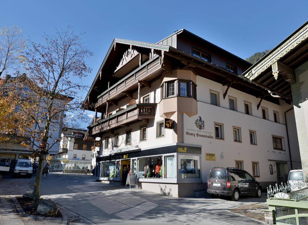 Hotel-Garni Pramstraller in Mayrhofen, Zillertaler Alpen