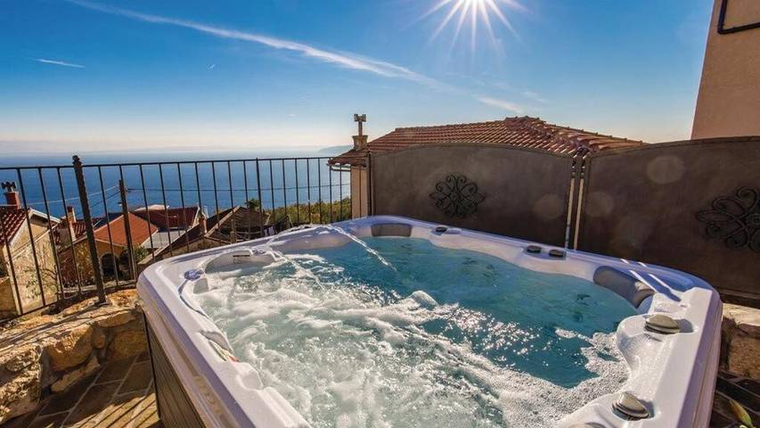 Villa für 4 Personen, mit Garten und Whirlpool in Opatija Riviera