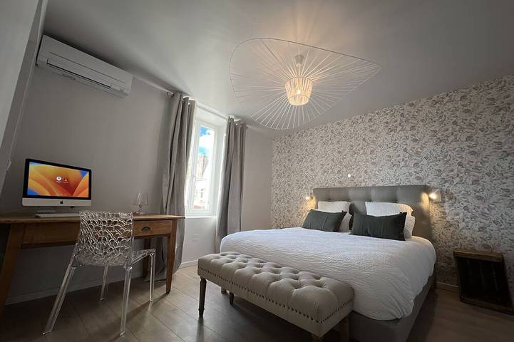 Entire apartment, Babolène Shabby Suite in Villefranche-de-Rouergue, Aveyron