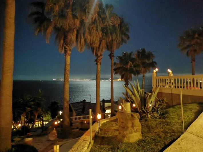 Villa para 12 pessoas, com vista e terraço e ainda piscina em Algeciras