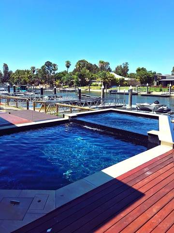 Holiday Home for 12 People in Moreton Bay, Photo 1