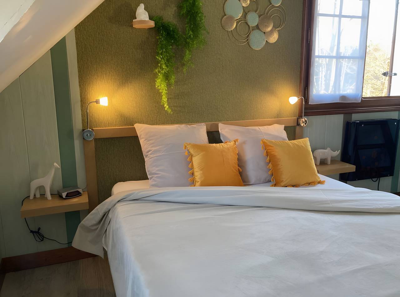 Gite de la chapelle zoo 7 min – quiet, large enclosed park, playground in Noyers-sur-Cher, Romorantin-Lanthenay region
