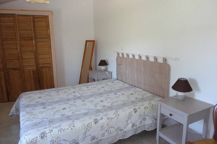 Gîte pour 4 personnes, avec terrasse à Roussillon - 2