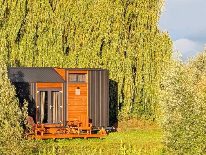 Location de vacances pour 3 personnes, avec Terrasse ainsi que Jardin et Vue sur le lac dans Ézy-sur-Eure