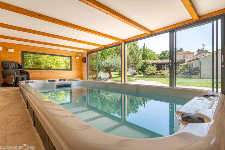 Location de vacances pour 10 personnes, avec Jacuzzi ainsi que Terrasse et Jardin à Montaigu-de-Quercy