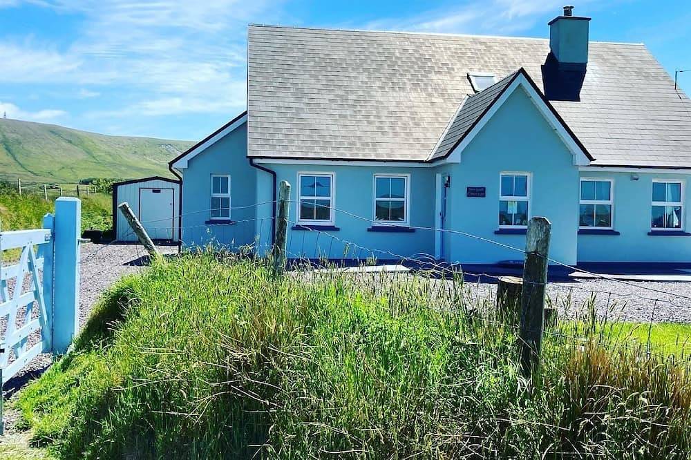 Triple room with ensuite bathroom in Portmagee, County Kerry