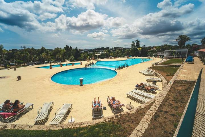 Glamping voor 2 personen, with tuin and kinderzwembad as well as zwembad in de Algarve