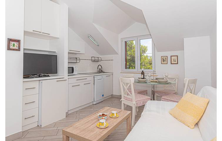 Ferienwohnung für 4 Personen, mit Terrasse in Grad Šibenik - 3