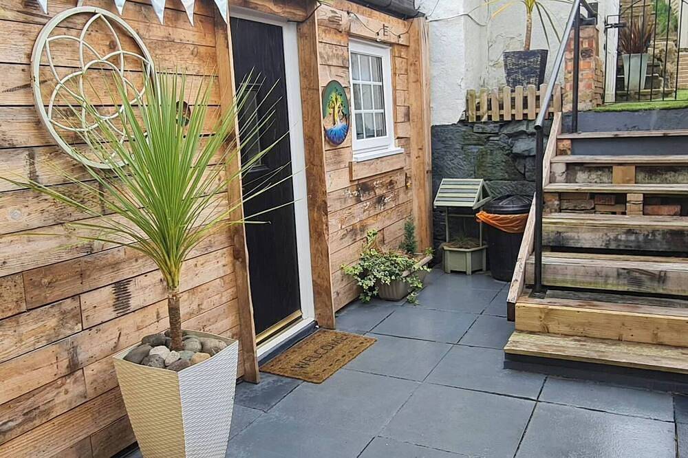 Welcome to Sea Quinn Views Annex...\ncoastal Charm at Your Doorstep in Merseyside