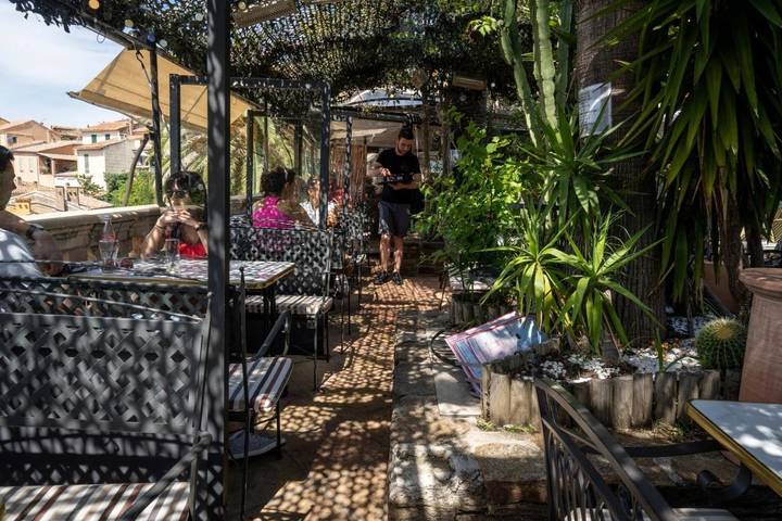 Hôtel pour 4 personnes, avec vue et balcon dans Office De Tourisme De Bormes Les Mimosas - Le Port - 3