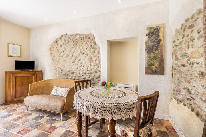 Entire apartment, Apartment 'Agriturismo Tenuta Corte Tese' with Shared Garden and Air Conditioning in Sona, Verona Province