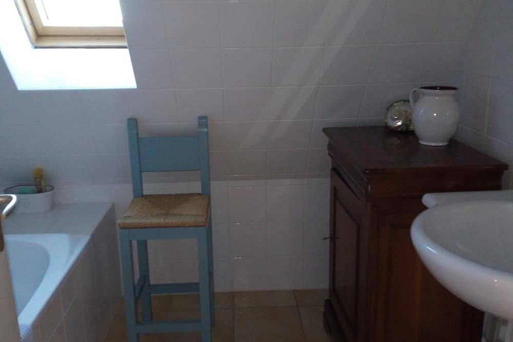 Entire apartment, Apartment with garden and pool near fabulous sights in Rocamadour, Massif Central