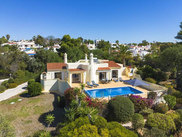 Ferienhaus für 6 Personen, mit Terrasse und Garten in Lagoa - 2