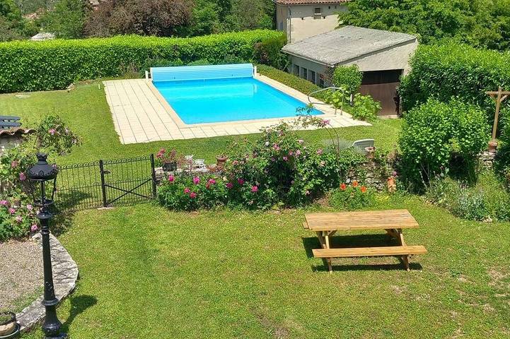 Location de vacances pour 10 personnes, animaux acceptés à Saint-Vincent-Rive-d'Olt