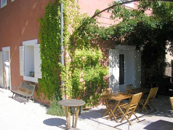 Location de vacances pour 2 personnes, avec jardin et vue ainsi que piscine et terrasse à Roussillon - 4