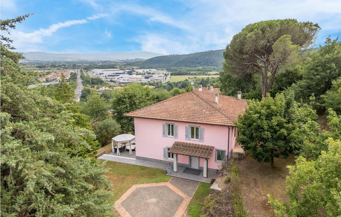 Capolona Oasis - Wohnung 1km zum Stadtzentrum mit Pool & Garten in Capolona, Casentino